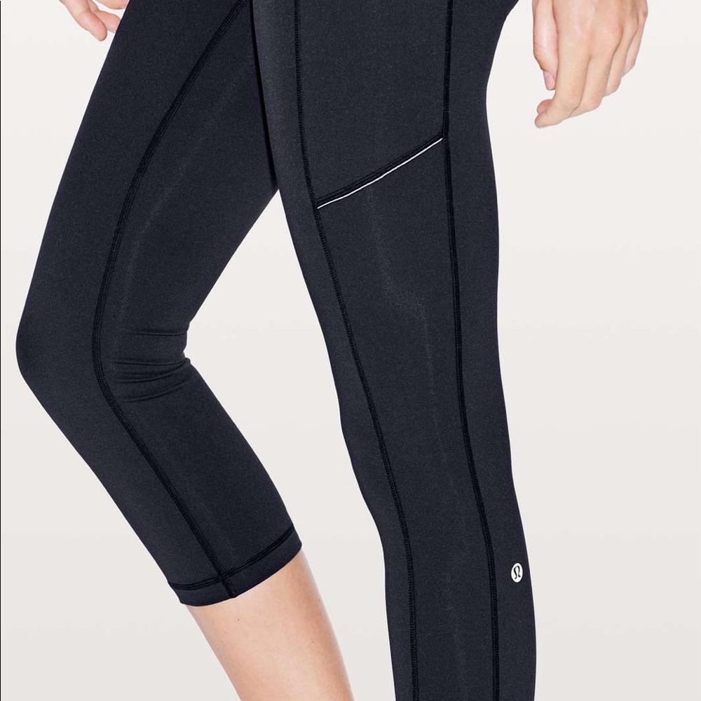 Speed up crop black size 8 with tags